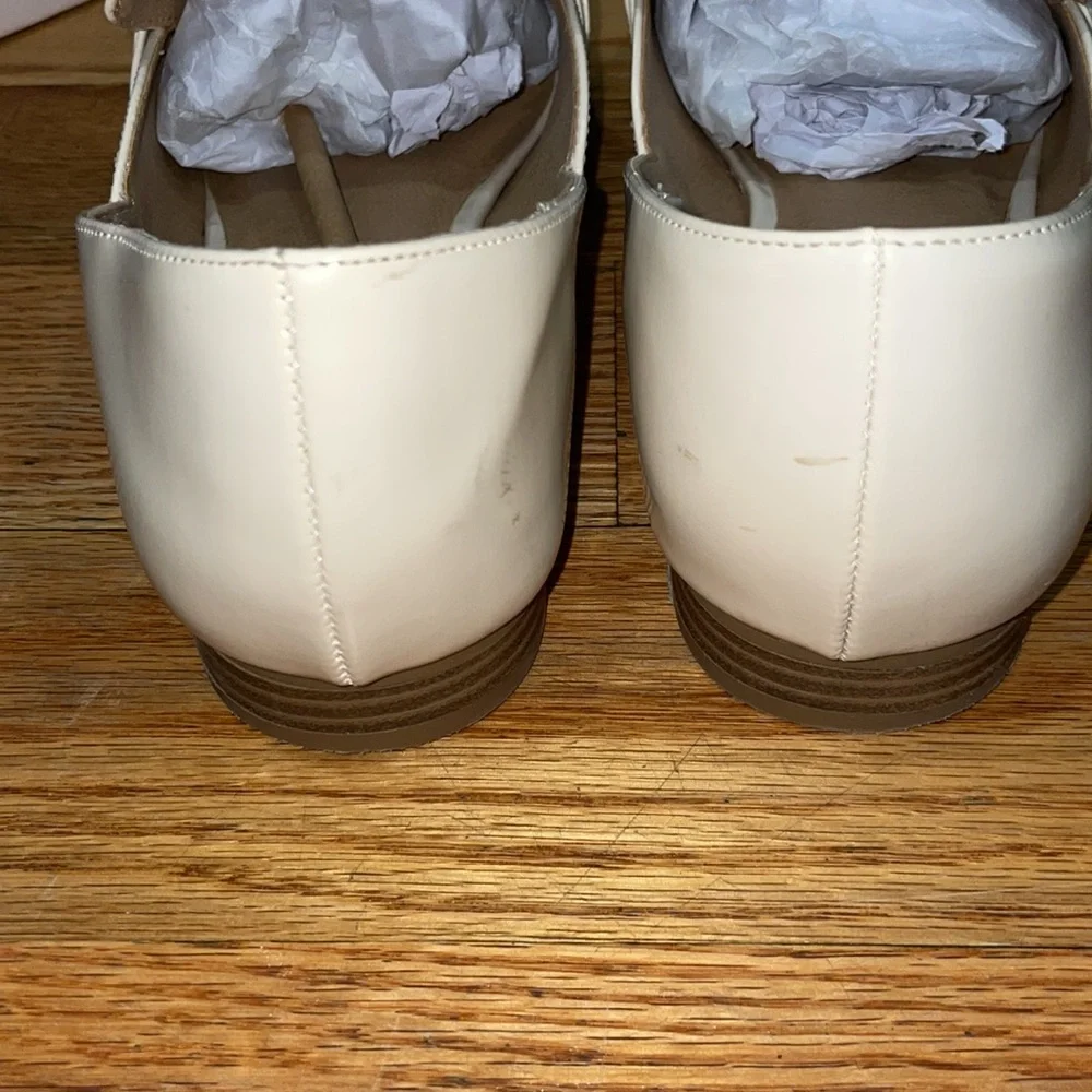 LC Lauren Conrad Cream Patent Leather Loafers with Chain Detail DEMII sz 11